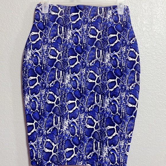 NEW Shinestar Collection size Small royal blue black white snake print skirt - Picture 2 of 5